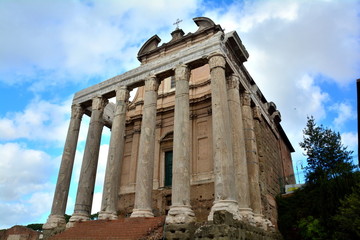 Fototapeta na wymiar Temple of Antoninus and Faustinus,Roman forum