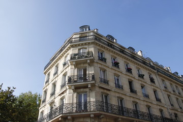Fototapeta na wymiar Immeuble ancien à Paris