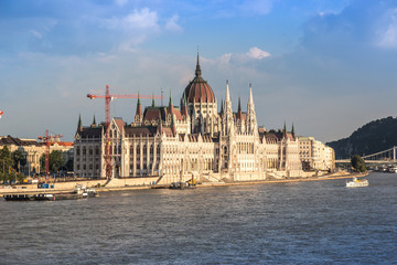 Fototapeta premium Chain Bridge and Hungarian Parliament, Budapest, Hungary