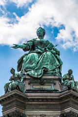 Fototapeta na wymiar Monument of the famous monarch Maria Theresia of Habsburg(Vienna