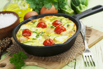 Zucchini baked with chicken, cherry tomatoes and herbs