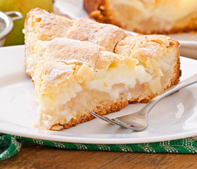 Apple pie with custard