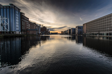 Fototapeta premium Innenhafen Duisburg bei Gewitterstimmung