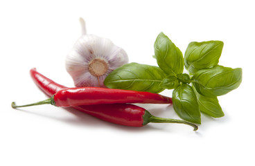 aromates piments ail et basilic