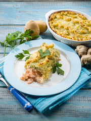 salmon on  potatoes crust