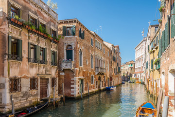 Fototapeta na wymiar Old buildings in Venice