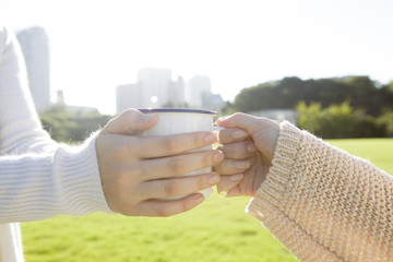 Hand to receive the mug