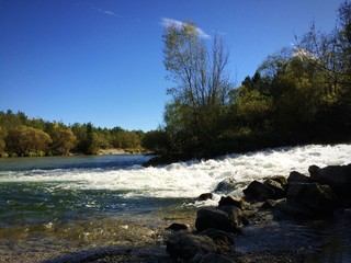 Loisach rauscht in die Isar