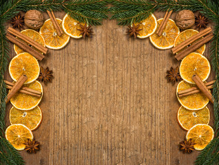 Holzhintergrund mit weihnachtlicher Dekoration