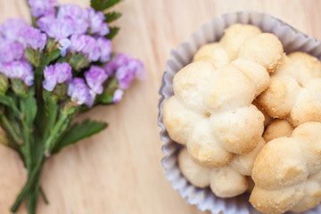 Many cookies in the foil basket