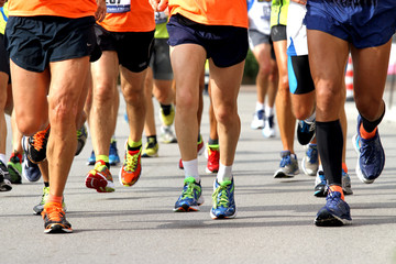 runners to race to the finish line of the marathon