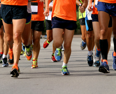 runners to race to the finish line of the marathon