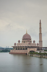 Fototapeta na wymiar Putra Mosque located in Putrajaya city the new Federal Territory