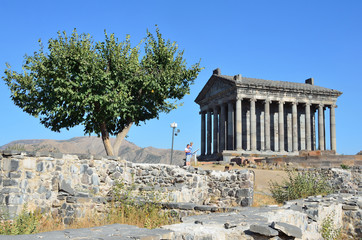 Fototapeta na wymiar Армения, языческий храм Солнца в Гарни, I век