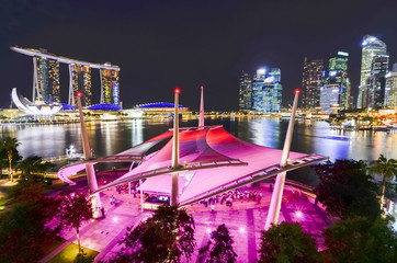 Naklejka premium Cityscape of Singapore night in twilight time : Marina Bay view