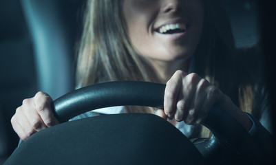 Obraz na płótnie Canvas Woman driving at night