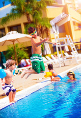 Naklejka premium Happy family in the pool