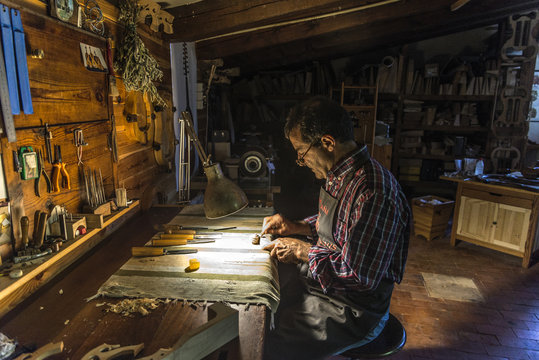 Luthier