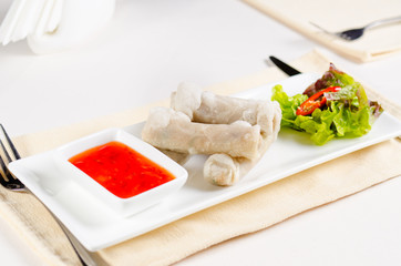Fresh Spring Rolls and Lettuce with Dipping Sauce