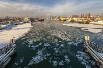 Zimowy port rzeczny, Gdansk, Polska © janmiko