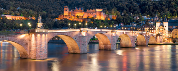 Fototapeta na wymiar Heidelberg Alte Brücke und Schloss