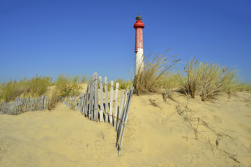 Phare de la Coubre (17390 La Tremblade) sur dune avec barrière, département de la...