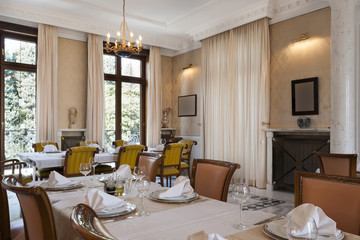 Fototapeta na wymiar Interior of a luxury dinning room 