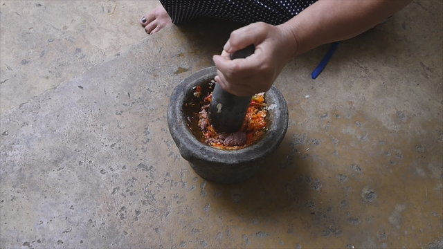 Pounding Thai chili sauce mix with shrimp paste