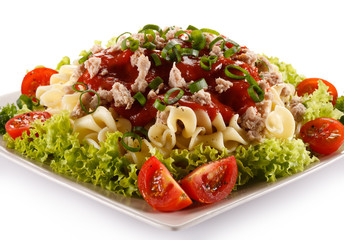 Pasta with meat, tomato sauce and vegetables