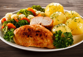 Fried chicken fillets and vegetables