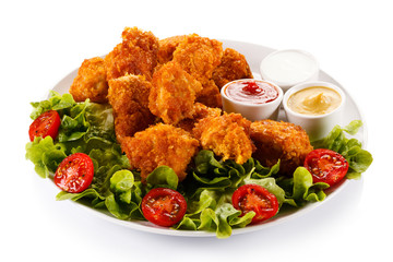 Grilled chicken nuggets and vegetables