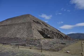 Fototapeta na wymiar Aztec Pyramid