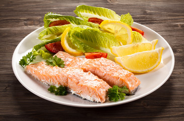Grilled salmon and vegetables