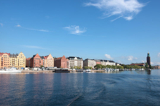Stockholm- Uferpromenade Norr Mälarstrand und Rathaus