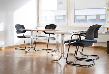 Verlassenes Sitzungszimmer