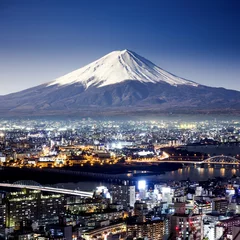 Zelfklevend Fotobehang Mount Fuji. Fujiyama. Luchtfoto met surrealistisch schot in de stad. J © 2nix