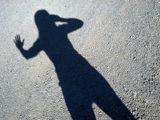 Saluto la mia ombra con un selfie
