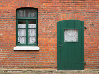 Hausdetail in grün und rot