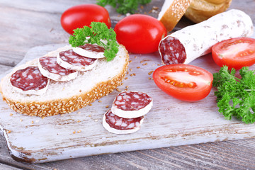 French salami with tomatoes, parsley and bread