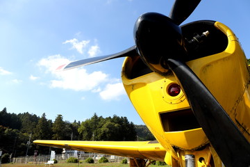 黄色いプロペラ機 © sunasuna3rd