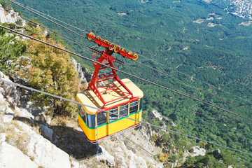 Obraz premium Cableway Miskhor - Ai-Petri in Crimea