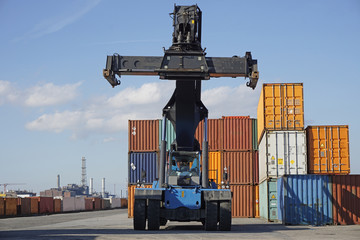 container lifter