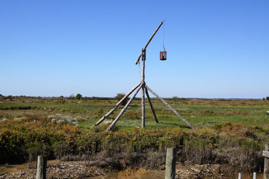 vieille catapulte dans le port de Mornac-sur-Seudre