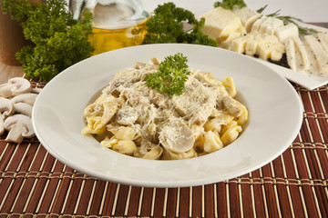 Tortellini italian style with mushroom, chicken and cheese pasta