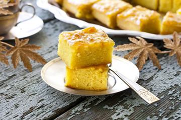 cake with semolina and jam