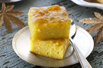cake with semolina and jam