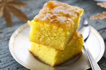 cake with semolina and jam