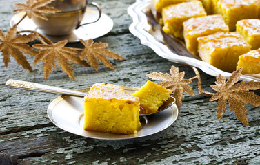 cake with semolina and jam
