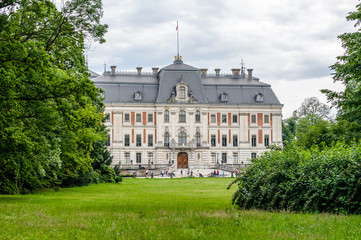 Pałac w parku