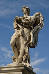Fototapeta na wymiar Statua dell'angelo